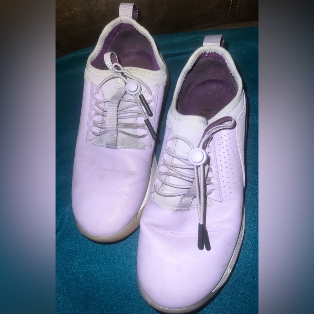 purple cloves womans tennis shoes